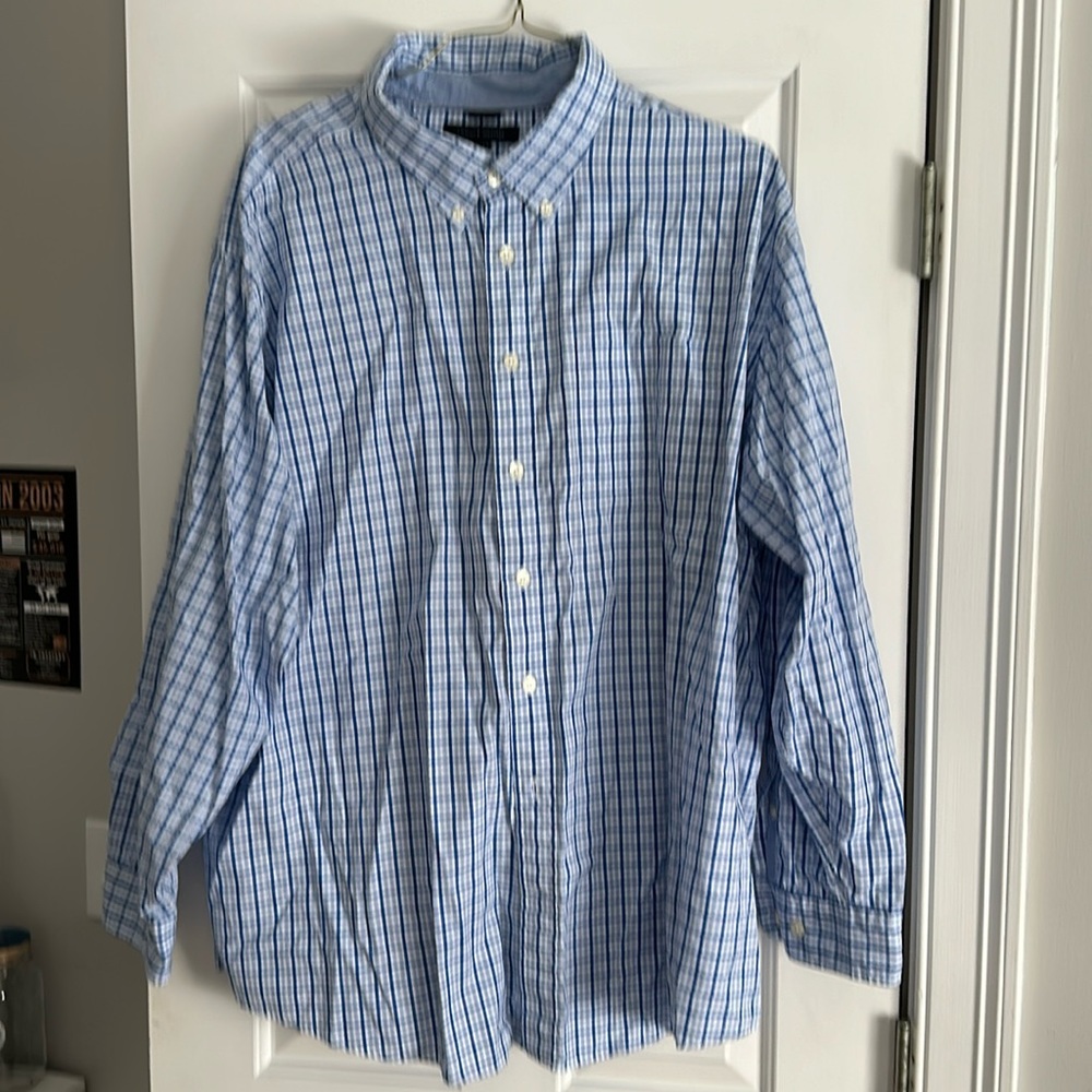 Men’s Tommy Hilfiger long sleeve dress shirt.  Size 3XL Blue pattern.